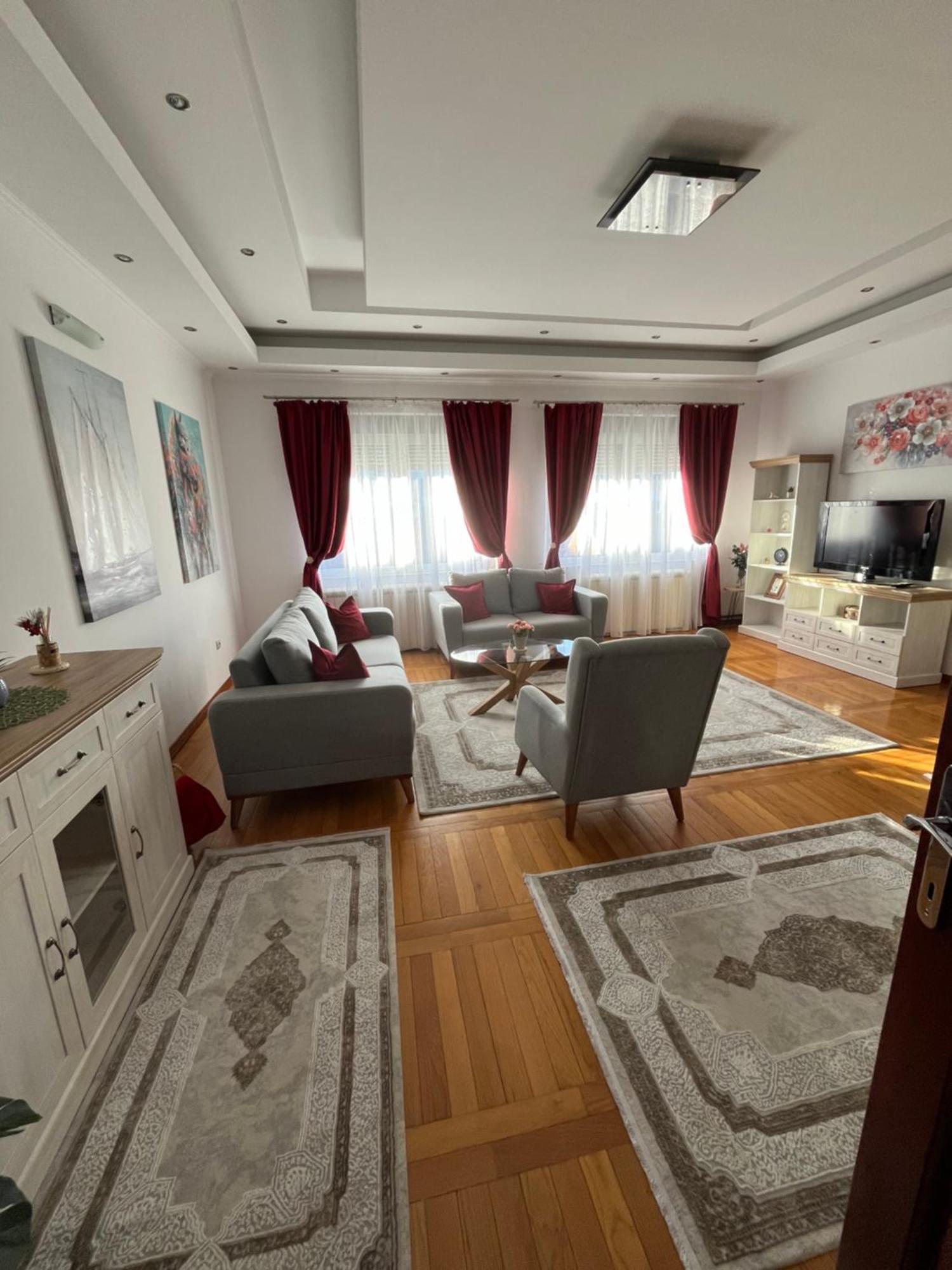 Airport Sky Apartments Lux II ベオグラード エクステリア 写真